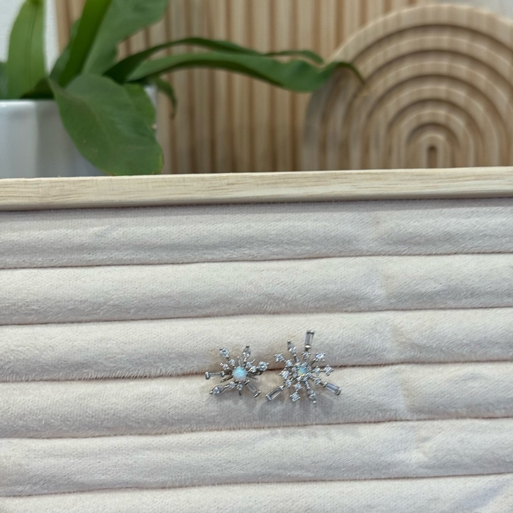 Hespera Silver Starburst adjustable ring with real opal and white topaz - Picture 2 of 2